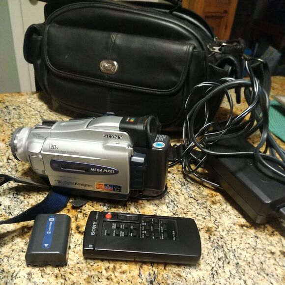 Sony DCR-TRV27 Camcorder W/ C:31:23 error code For Parts / Repair Mini DV / bag - Picture 1 of 13